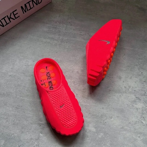 Nike Men's Slip-On Sandal Bright Red